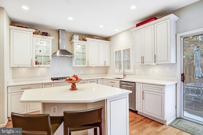 Building Photo - 1505 N Colonial Terrace