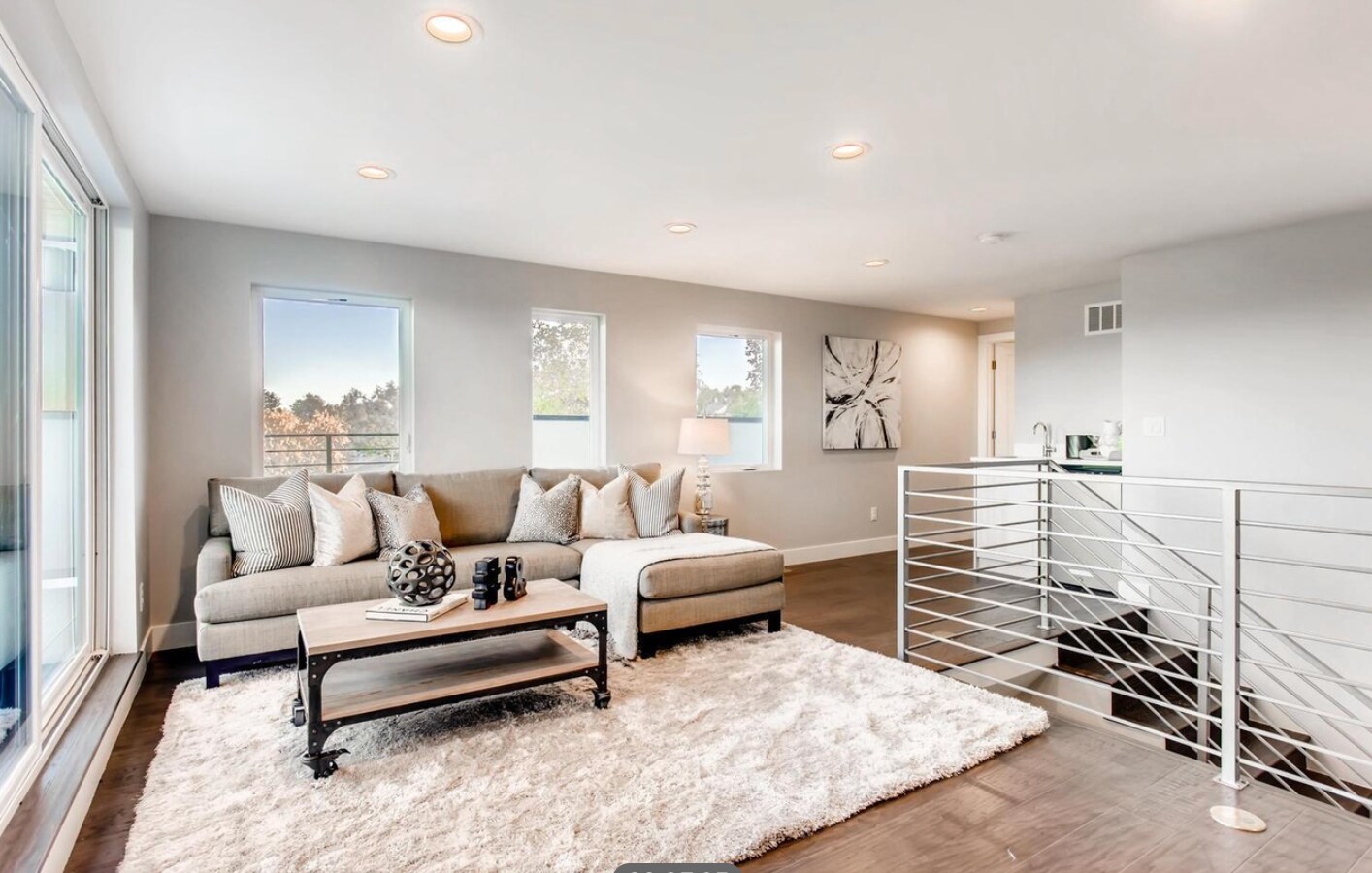 Rooftop bonus room with wet bar, mini fridge and and full bath - 2765 S Sherman St