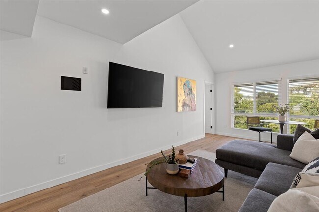 Building Photo - Discover Resort Style Living In Mission Va...