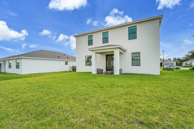 Building Photo - 2006 NE Ocean Dunes Dr