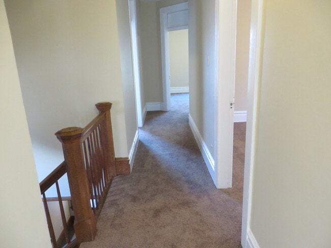 Building Photo - 5 Bedroom Home in the very core of Downtown (West Central, Downtown)