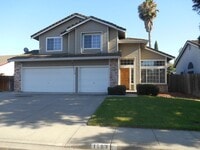 Building Photo - Wonderful 3 Bedroom home with 3 car garage.