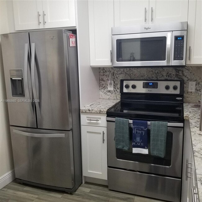 Building Photo - 9470 Poinciana Pl