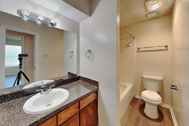 Building Photo - 3405 Republic Dr