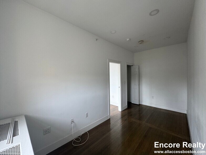 Building Photo - 11 Queensberry St