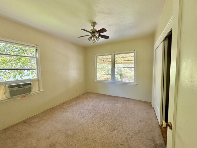 Building Photo - Charming 2 Bedroom Cottage in the Heart of Downtown Paso Robles! AVAILABLE July 1st, 2026 **DO NO...