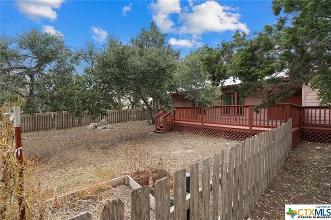 Building Photo - 1310 Scenic View Dr