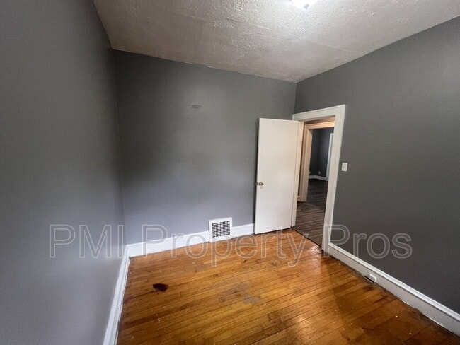 Building Photo - 1536 N 38th St