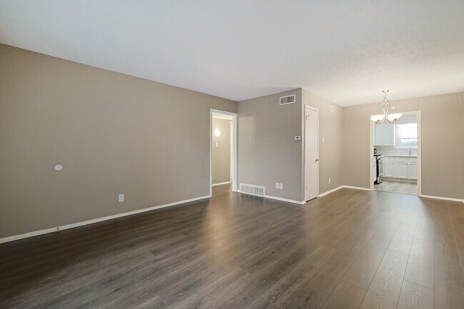 Building Photo - 3901-3903 Hawthorne Ave