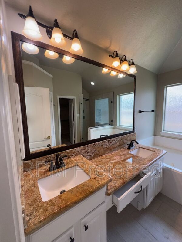 Building Photo - 24802 Jillian Way Ct