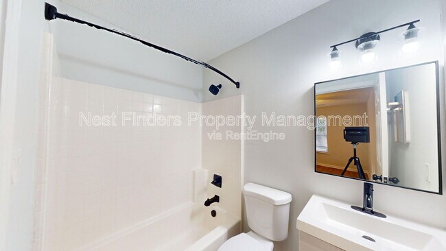 Building Photo - 1850 Forsyth Ct