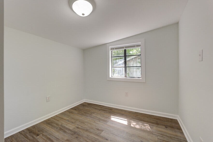 Bedroom 1 - 1923 Calvert St