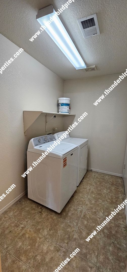 Building Photo - 3100 Shady Spring Dr SW