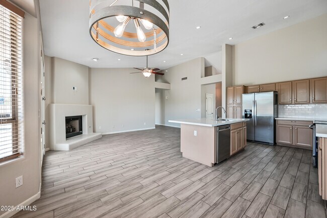 Building Photo - 6937 E Paradise Ln