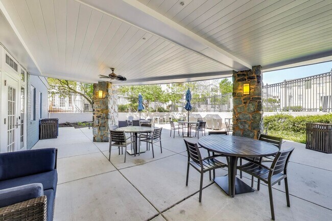 Building Photo - Light-filled 2bd/2ba right on S Four Mile Run $2850