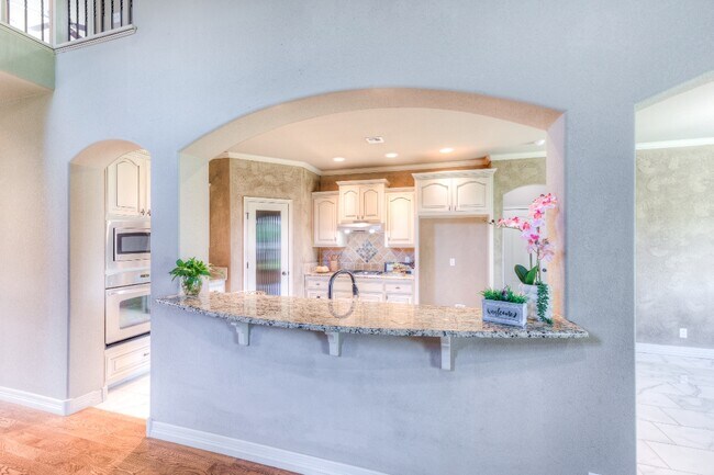 Building Photo - 1317 W Dover St