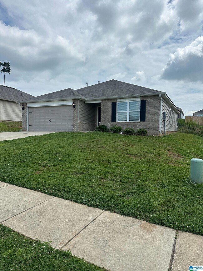 Building Photo - 401 Woodland Trl