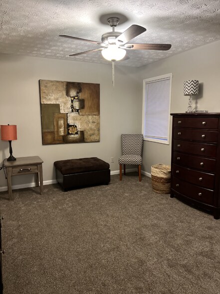 Building Photo - 4921 Ivey Ln