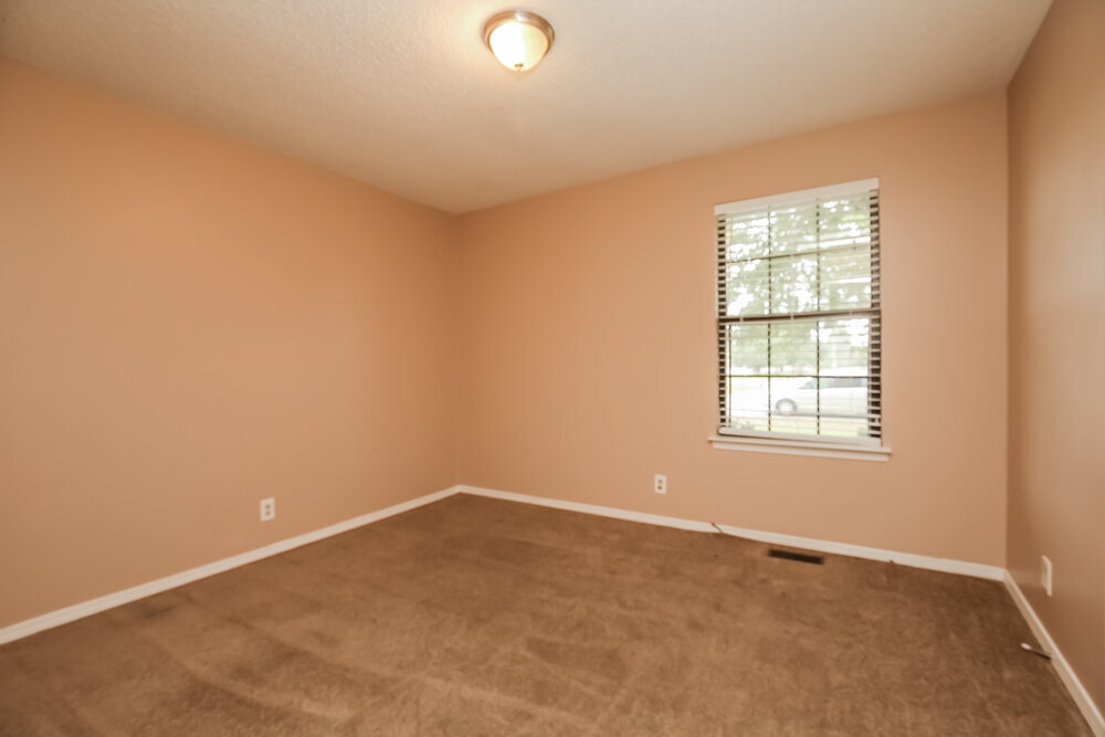 Building Photo - 2621 Deerpath Dr