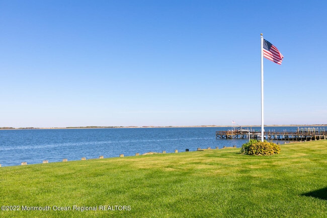 Building Photo - 324 Shore Dr