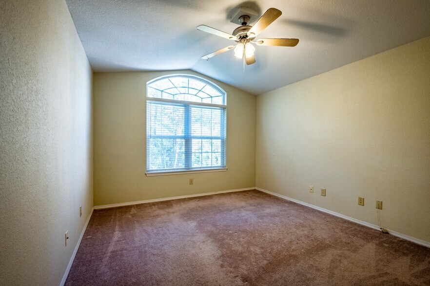 Building Photo - 13810 Sutton Park Dr N