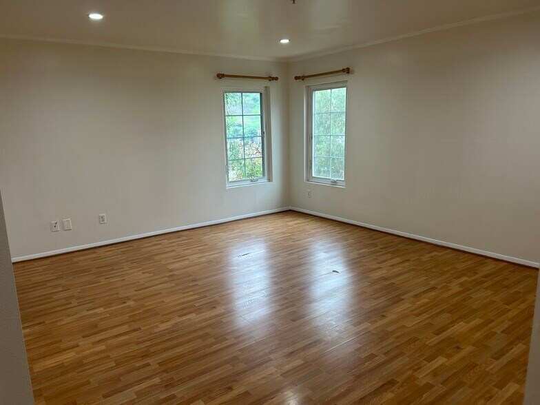 Building Photo - 4760 Templeton St