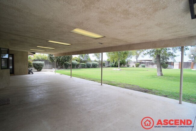 Building Photo - Gorgeous Northwest Bakersfield Home with H...