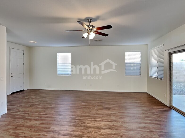 Building Photo - 2975 E Merlot St