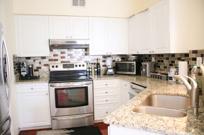 Building Photo - 8106 Jaala Ln