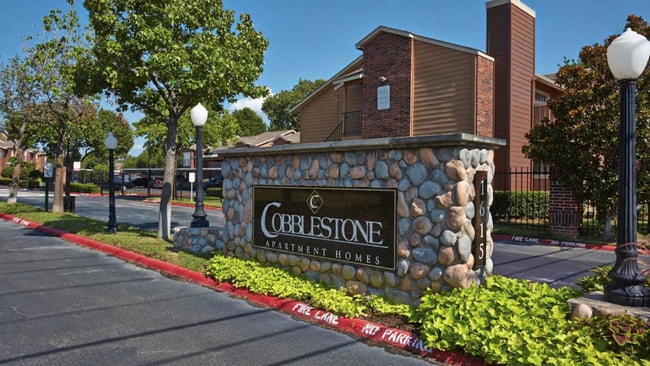 Building Photo - 1615 Stoneleigh Ct