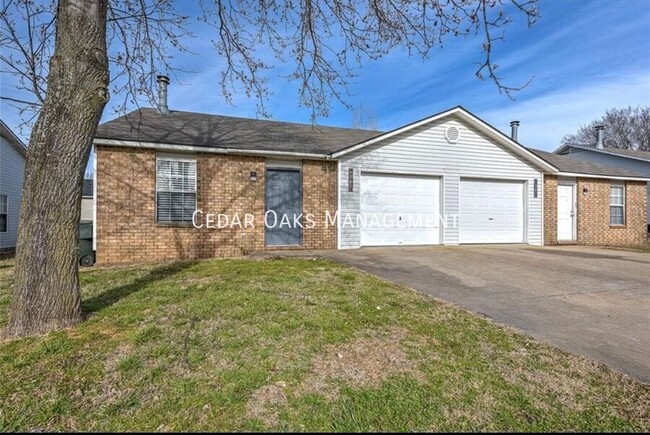 Building Photo - NEWLY REMODELED DUPLEX ON THRASHER DRIVE, ...