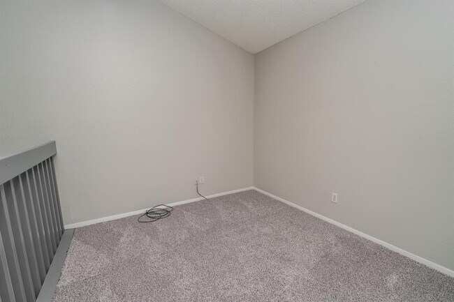Building Photo - 200 Pecan Dr