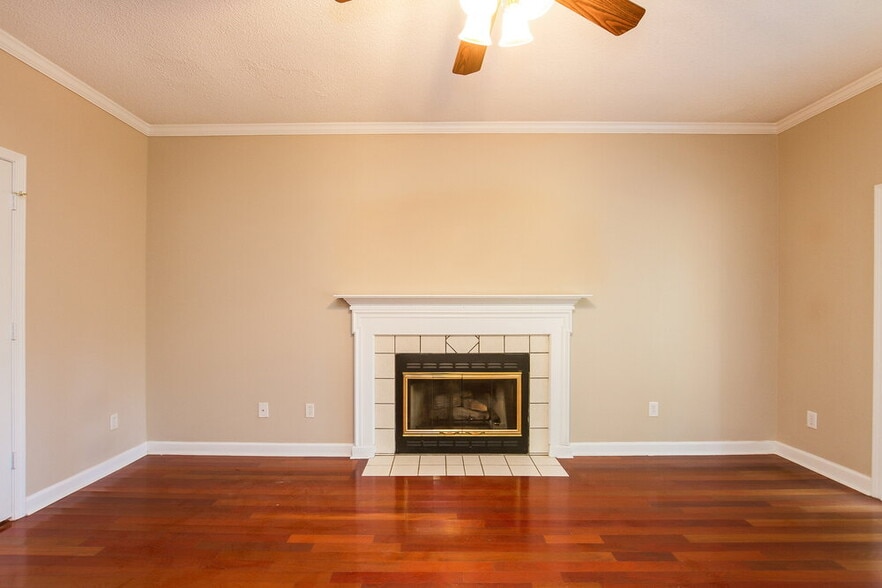 Building Photo - 12400 Henderson Hill Rd