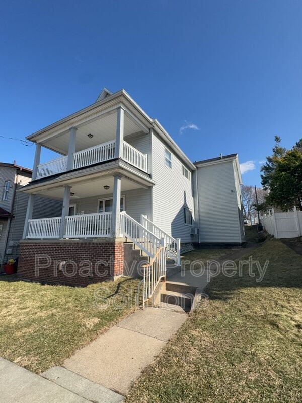 Building Photo - 1413 Prospect Ave