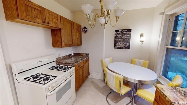 Building Photo - 222 Norwood Ave