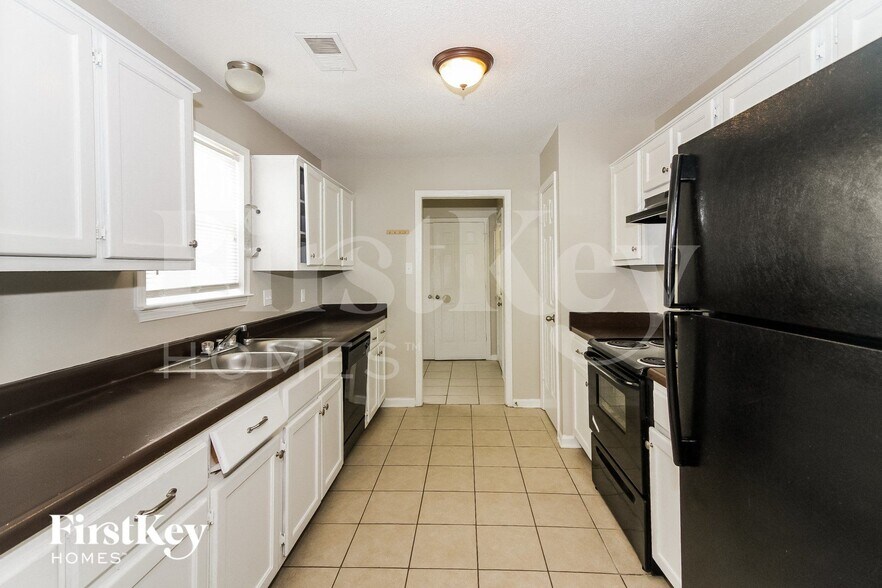 Building Photo - 4596 Fontaine Pl