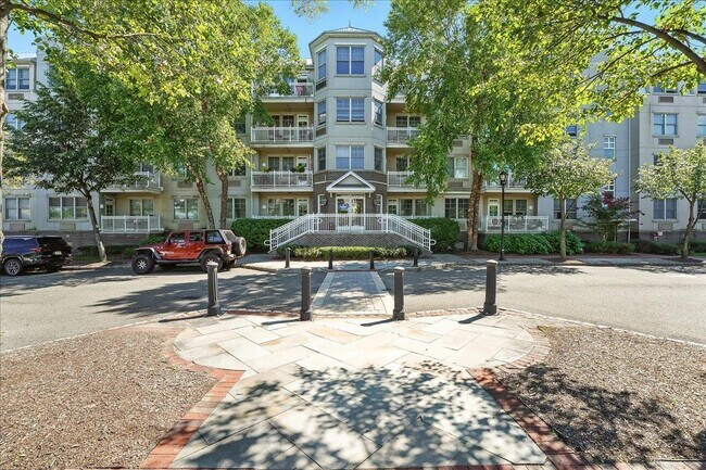 Building Photo - 15 FREEDOM Way