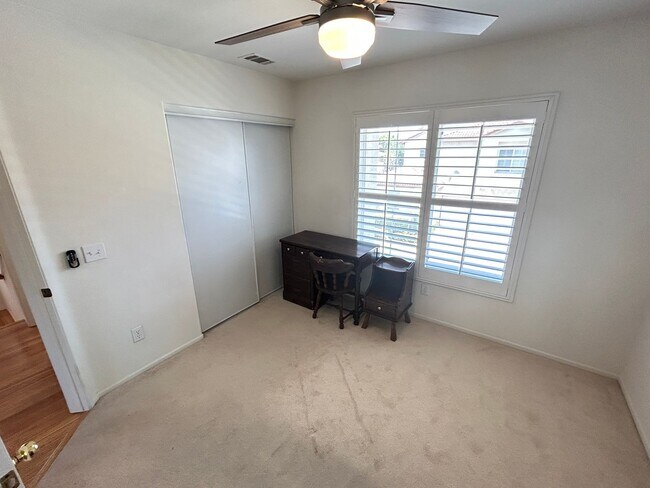 Building Photo - Lovely 3 Bed 2.5 Bath Home in Gated Community in Stanton