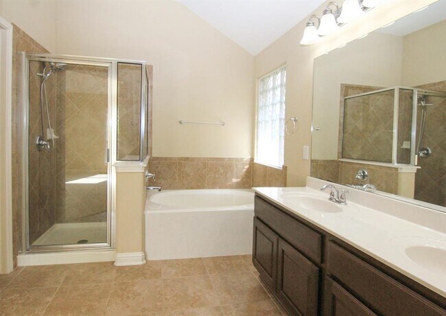 Building Photo - 3640 Rosalina Loop