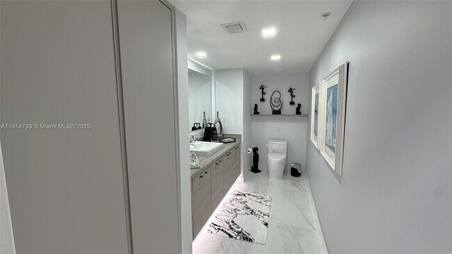 Building Photo - 400 Sunny Isles Blvd