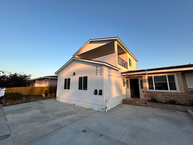 Primary Photo - Modern 4 Bed 2 Bath House on Mary Lane!! (...