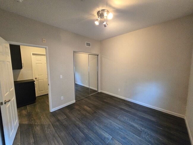 Building Photo - 2033 Silverado St