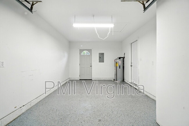 Building Photo - 5081 Holly Farms Dr