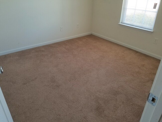 Building Photo - 211 Sunview Drive