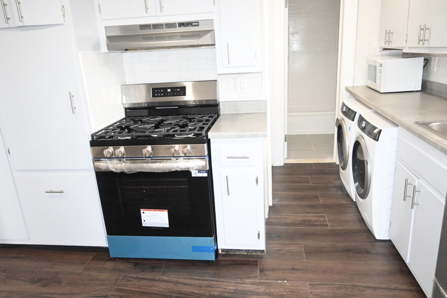 Kitchen - 51 Bogart Ave