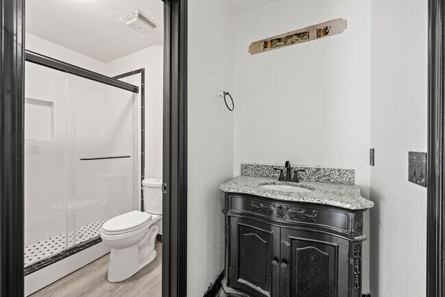 Building Photo - Charming 3-Bed Home in Rogers – Spacious Yard, Modern Comfort, Great Location