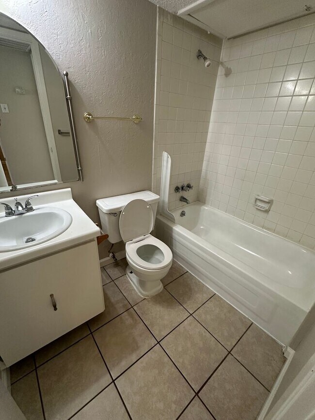 Building Photo - 1BD/1BA Condo located on the Germantown/Memphis Line!