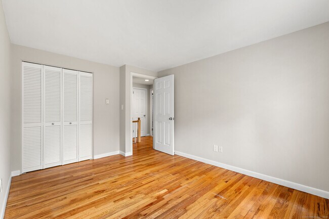 Building Photo - 1620 Farmington Ave