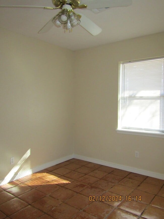 Building Photo - Home located in the Cache area!