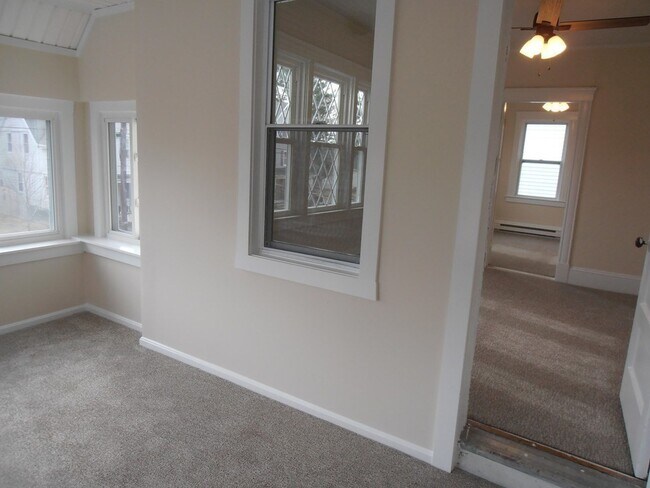 Building Photo - 13 King St